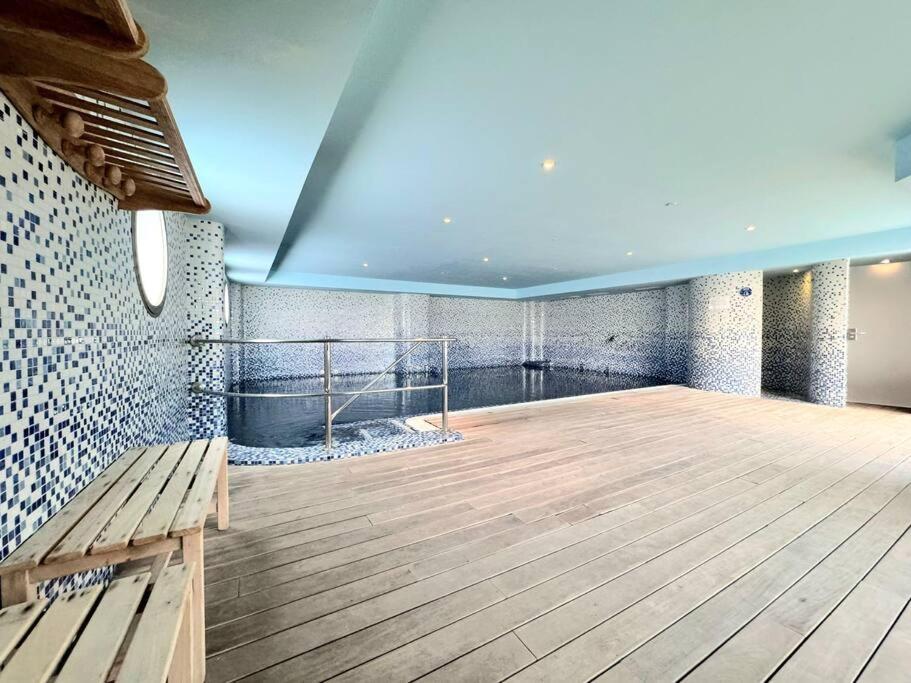 Suite Delphine By Calpitality Exterior photo